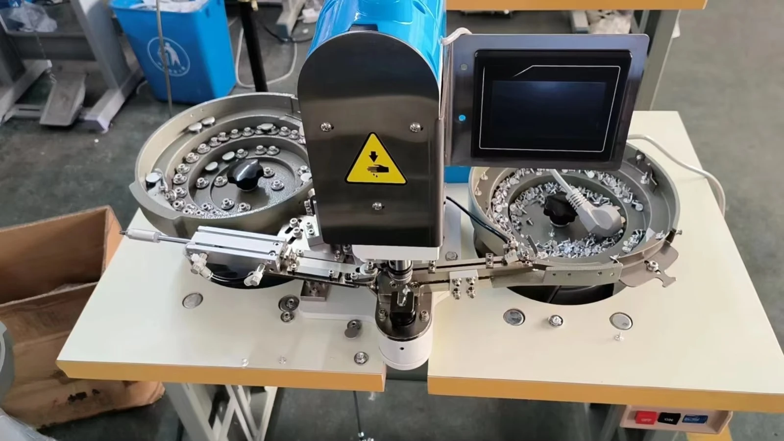 Computer Fully Automatic Button  Attaching Binding Machine  Suitable for Iron and Plastic Buttons