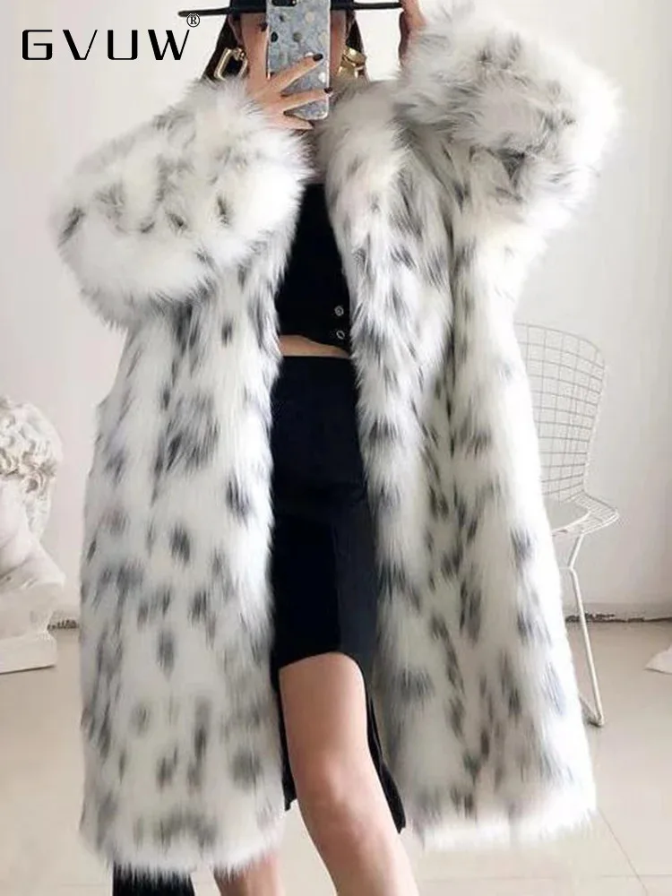 GVUW Faur Fur Coat Women V Neck Full Sleeve Print Warm Open Stitch Fashion New 2025 High Street Style Female Clothing 17G7970