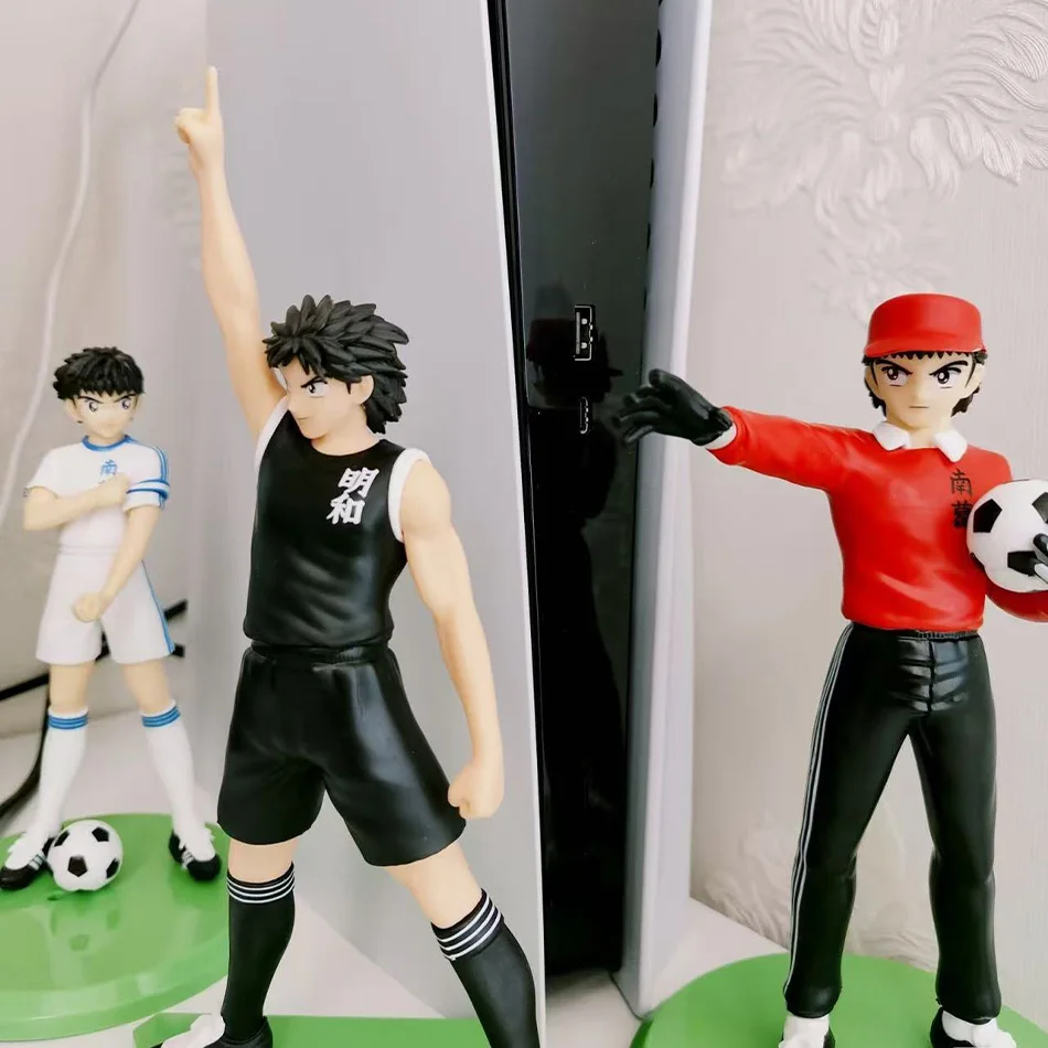 

18cm Captain Tsubasa Anime Figure Ozora Tsubasa Action Figures Hyuuga Kojirou/Wakabayashi Genzou Figurine Collection Model Toys