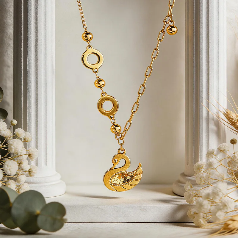 9999 Gold Luxury Small-Scale Design Fashionable Young Ice Crystals Necklace with Little Swan Pendant