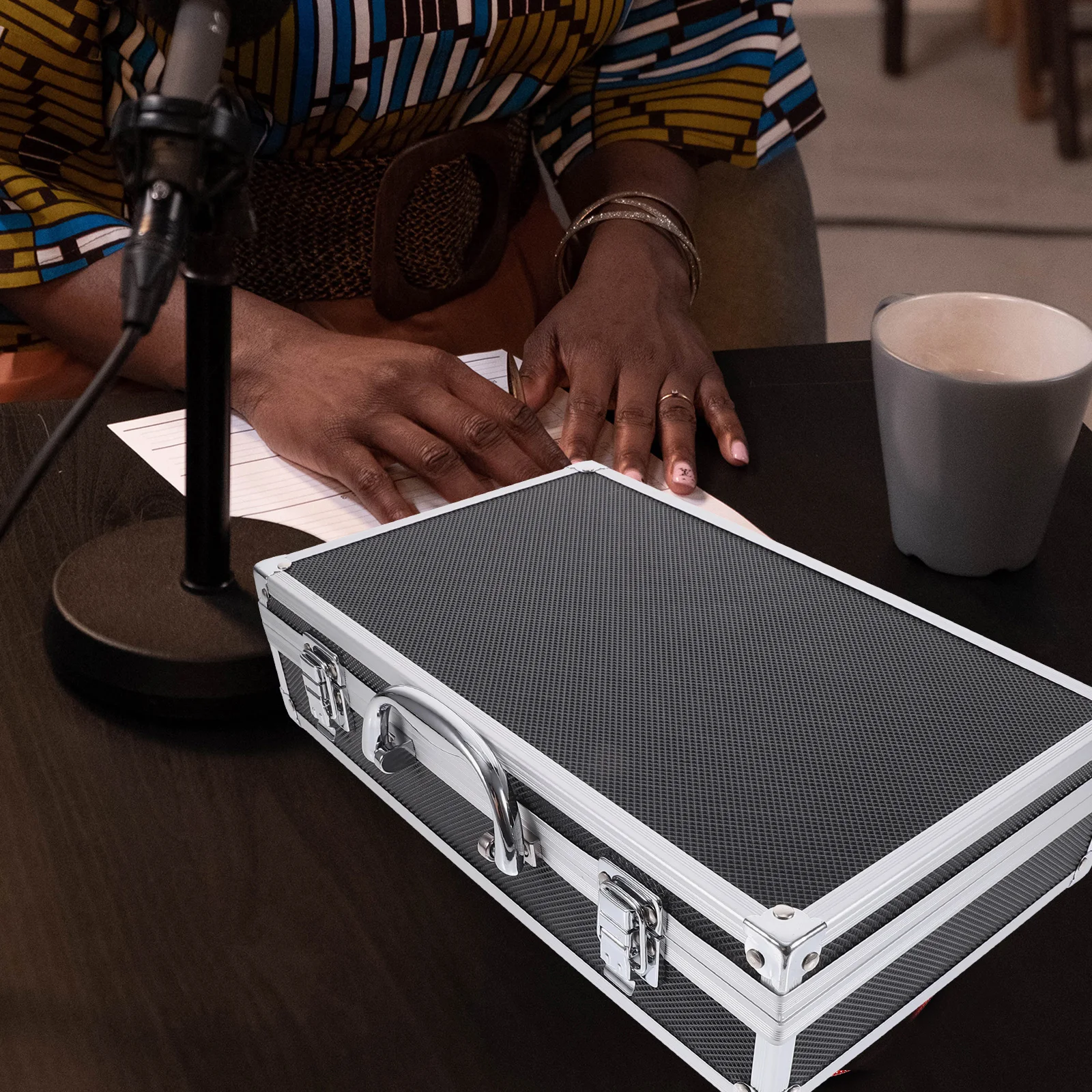 

Handheld Box Protective Microphone Suitcase Storage Box for Audio Equipment Durable Lightweight Portable Microphone Case