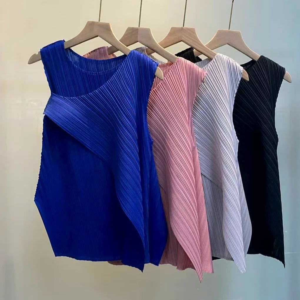 

Плиссированная майка Miyake 2026: Новинка лета, без рукавов, асимметричная, премиум-качество, женская одежда