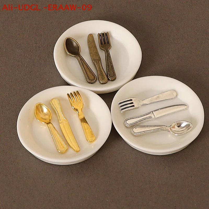Decoração de Cozinha para Casa de Bonecas: Mini Conjunto de Prato, Faca, Garfo, Colher - 4 Peças, Acessórios de Mesa para Casa de Bonecas em Escala 1:12
