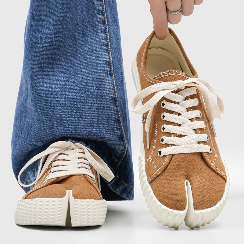 Small Niche Thick Soled Split Toe Men Canvas Shoe Retro Style Anti Slip Height Increasing Breathable Commuting Couple Board Shoe