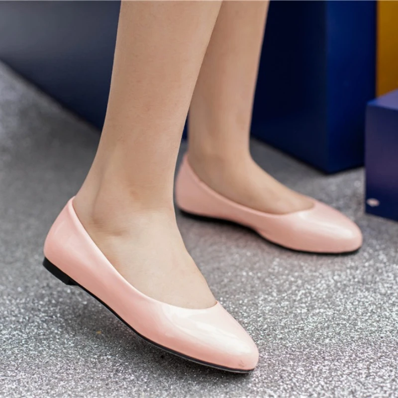 Scarpe basse da donna concise di grandi dimensioni Rosso Nero Pelle verniciata Punta tonda Primavera Estate Casual Office Lady Infermiera Slip-on