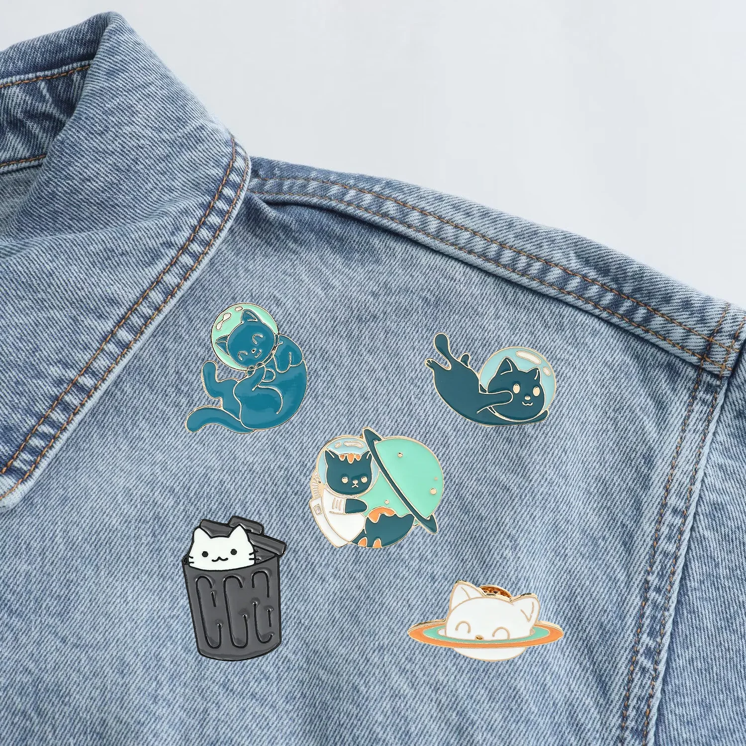 

1 Set Cute Cartoon Creative Space Cat Small Animal Badge Space Cat Metal Alloy Baked Paint Brooch Toys Anime Cartoon Frind