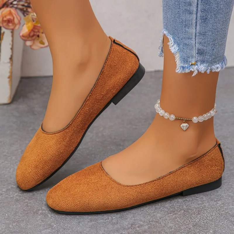 

Women's Leopard Print Pointed-Toe Flats — Sexy, Plus-Size Footwear for Spring. Suede Ballet Flats & Comfortable Slip-On Shoes.