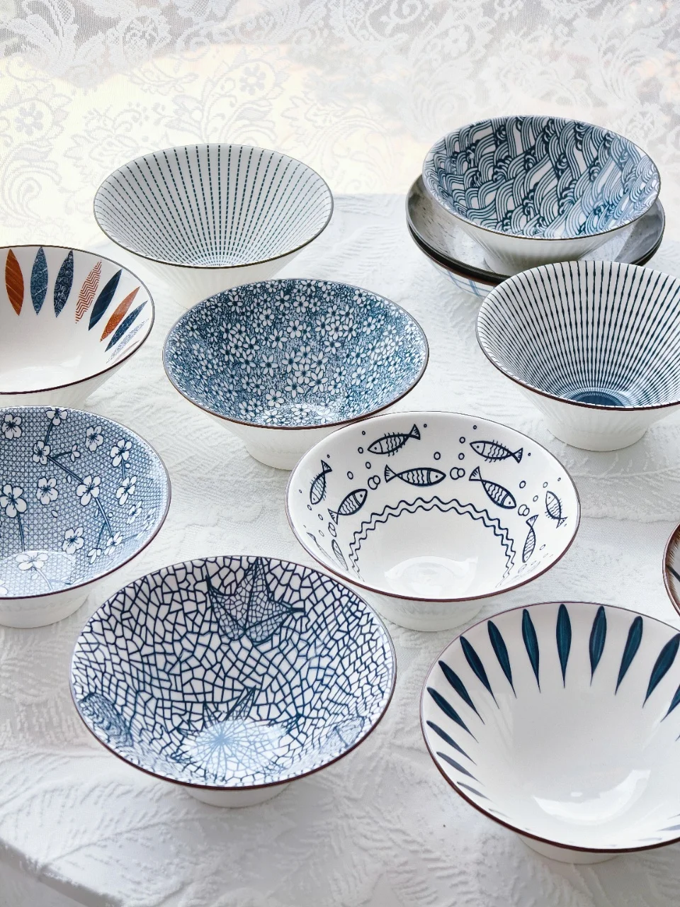 

Набор чаш Cerc из 6 7-дюймовых круглых апейских японских скользящих цветных фарфоровых чаш под глазурью для каждого, сделано в Китае