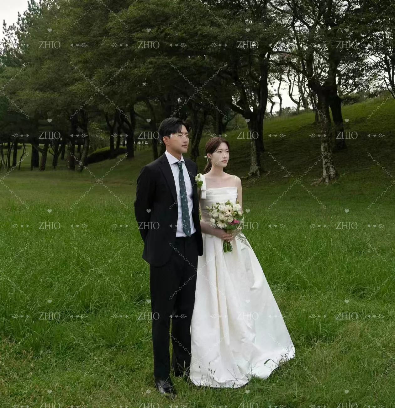 ZHIO بسيط القوس السباغيتي الأشرطة فستان حفلات الزفاف العاج الساتان ألف خط كوريا صورة تبادل لاطلاق النار فستان استقبال الزفاف مخصص