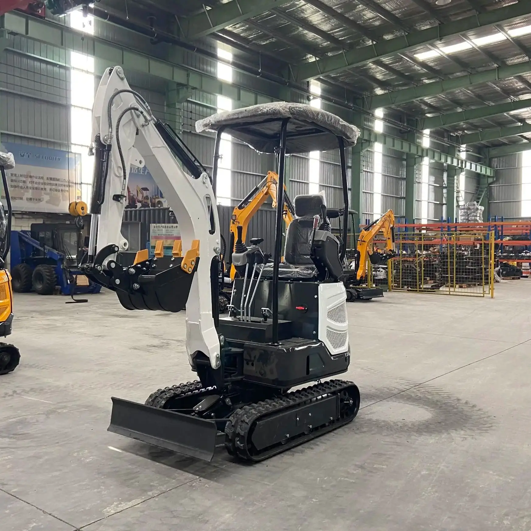 

Good condition hydraulic crawler excavator mini size with pump and motor core components low price