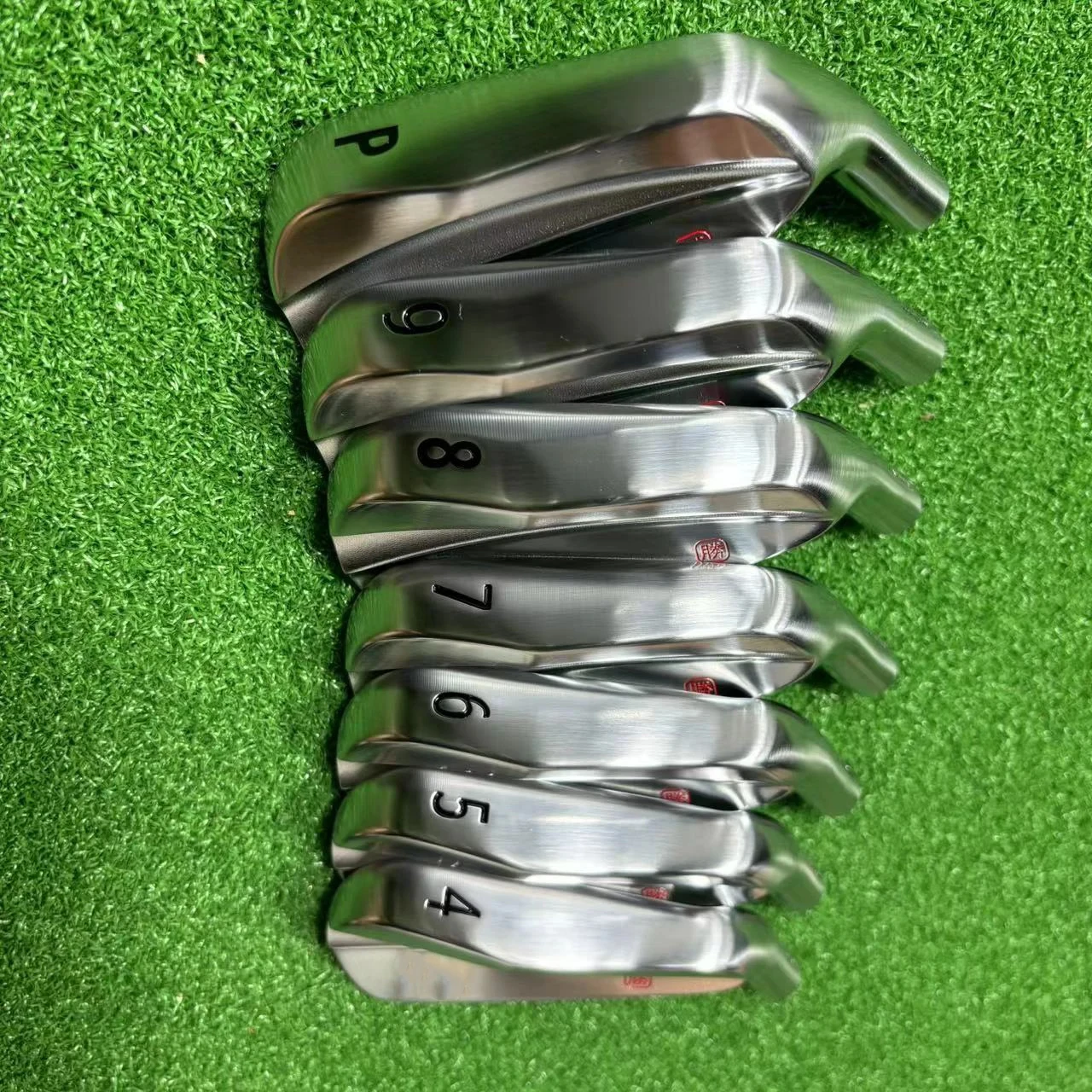 

Men's Golf Clubs silver KM700 Golf Irons 7pcs 4-9P R/S/SR Flex Steel/Graphite Shaft With Head Covers