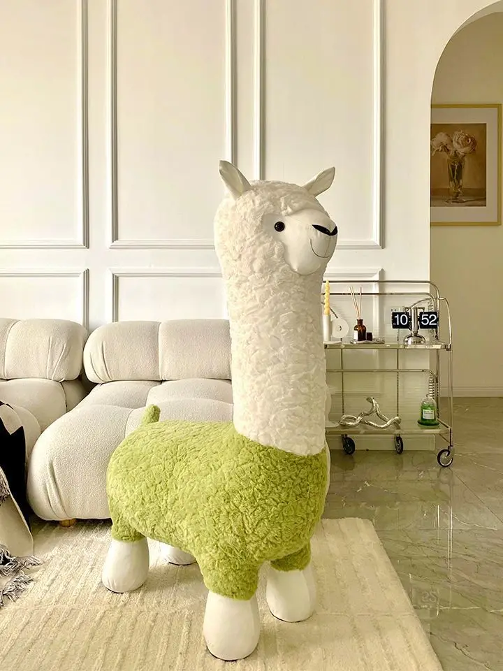 

Creative alpaca chairs, animal stools, floor to ceiling internet celebrity decorations, living room decorations, housewarming, a