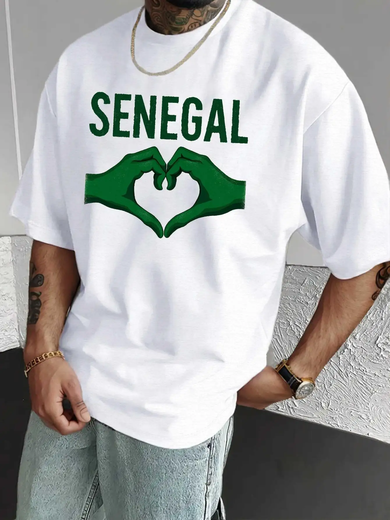 T-shirt blanc pour homme - T-shirt graphique audacieux SENEGAL avec motif cœur vert, chemise légère pour tous les jours pour la culture sénégalaise F