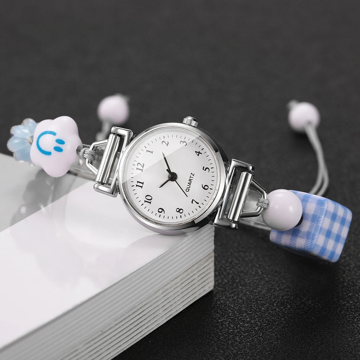 New College Style Women's Watch Sweet Diversified Round Dial Student Leisure Pulling Rope Strap Quartz Watch (Box Not Included)