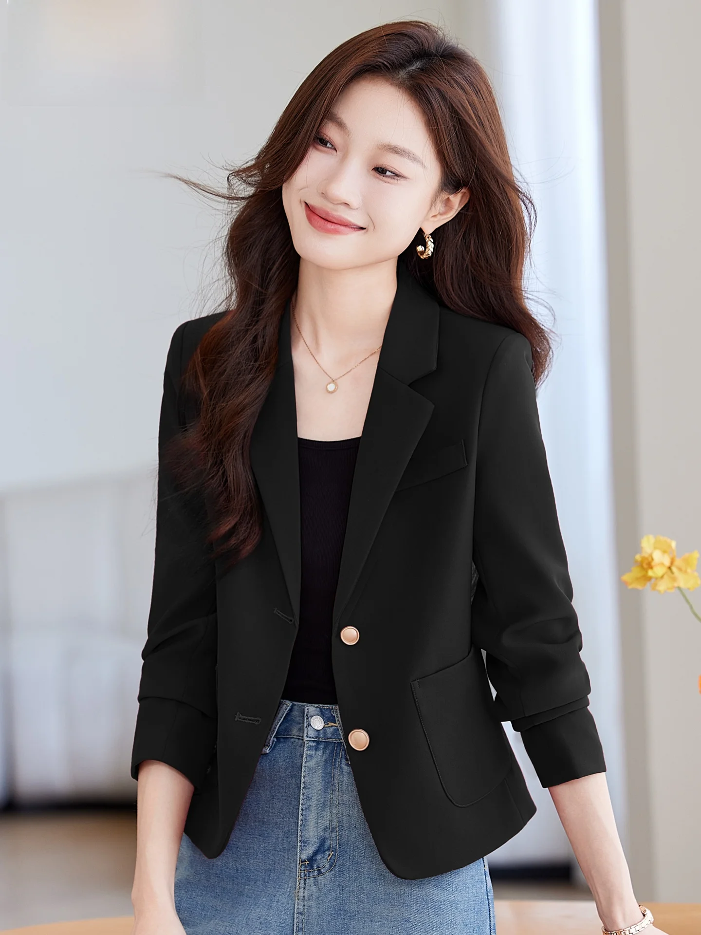 

Черный короткий женский пиджак в повседневном стиле, модный, из полиэстера, с защитой от сминания, с круглым подолом, удлиненный.