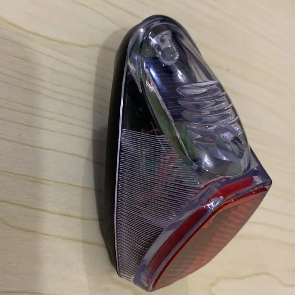 Fanale posteriore per bicicletta Energia solare Luce posteriore per ciclismo Strada Mountain Bike Fanale posteriore a energia solare Lampada rossa di sicurezza per ciclismo notturno