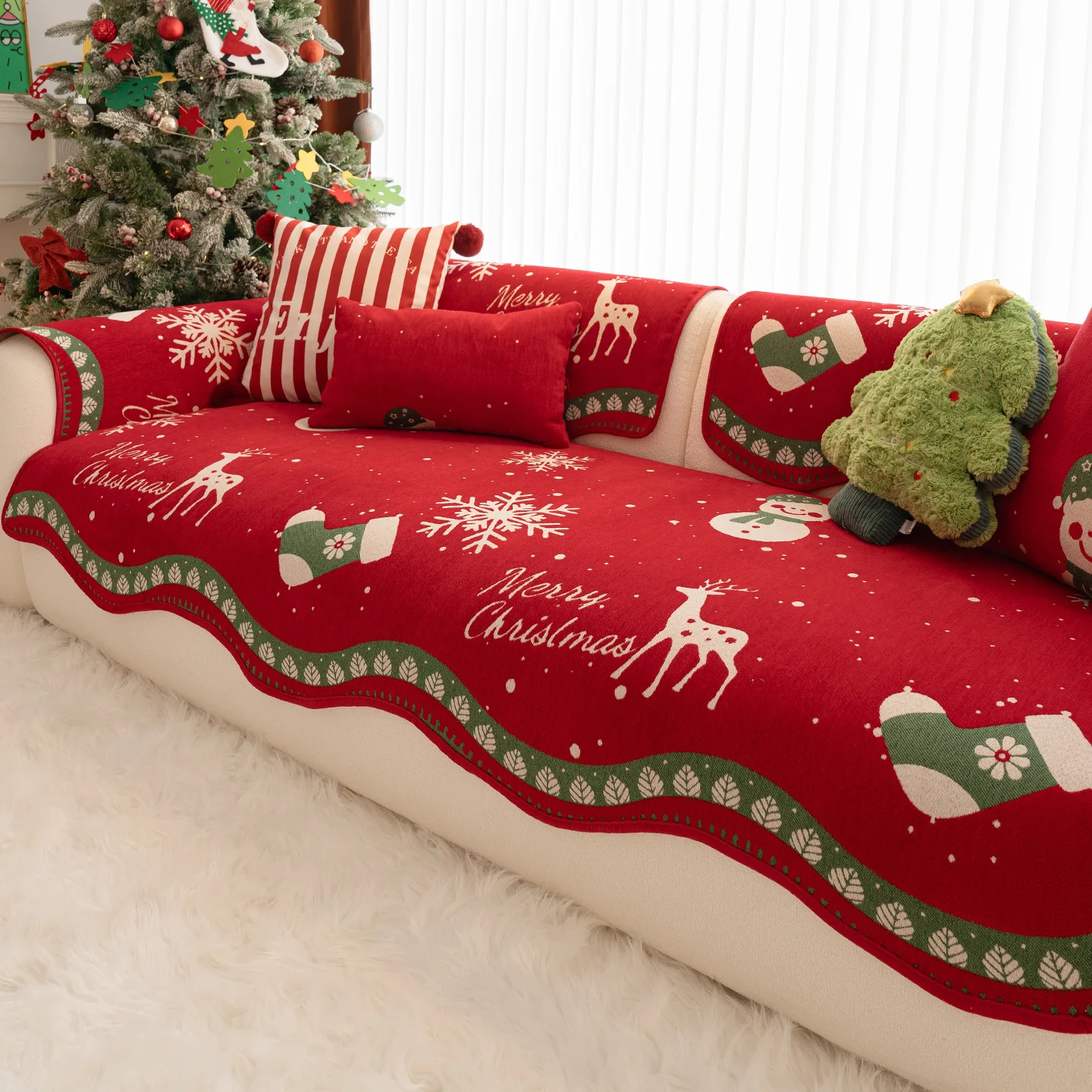 Festive Red Half Velvet Sofa Cushion,Christmas Plush Throw Pillow with Heart Gift Patterns,Cozy Holiday Home Decor for Couch Bed