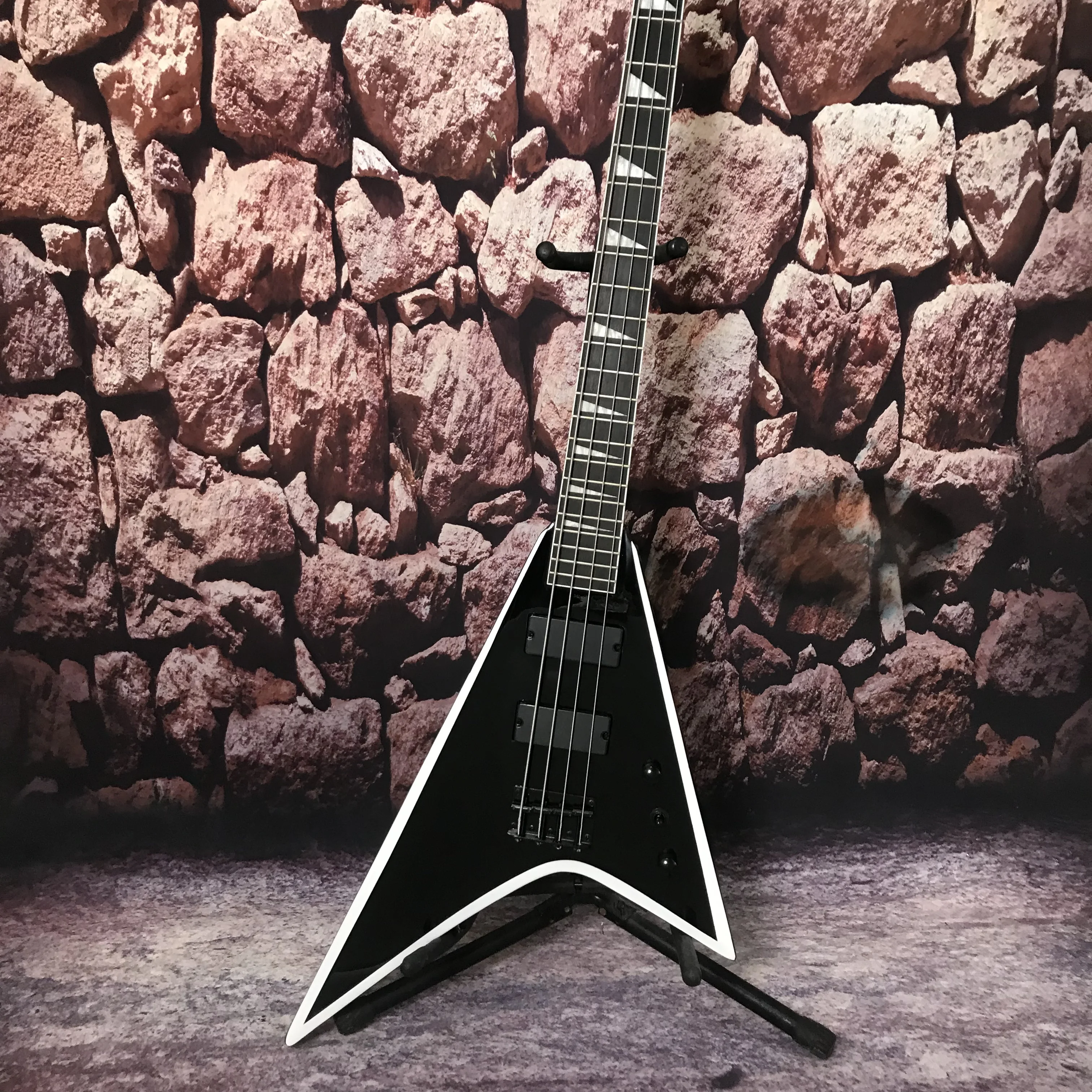 Tail-shaped！Factory customization 4-string electric bass black color White border Bestseller