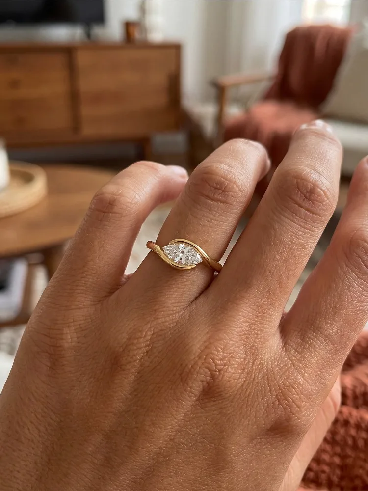 Women's 925 Sterling Silver V-shaped Zircon Ring