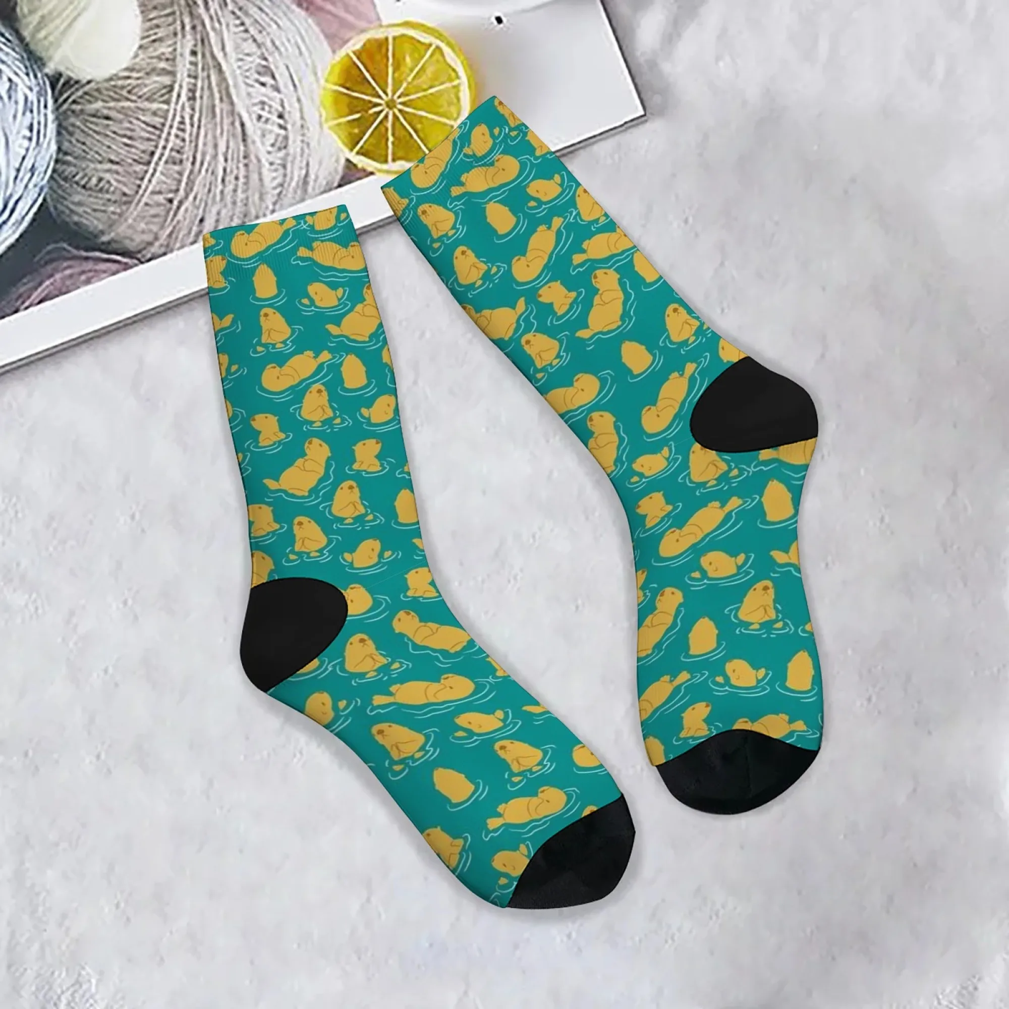Chaussettes rétro Harajuku pour hommes, imprimé loutre mignonne, fond Turquoise frais avec motif d'animal de dessin animé, chaussettes décontractées, cadeau de fête