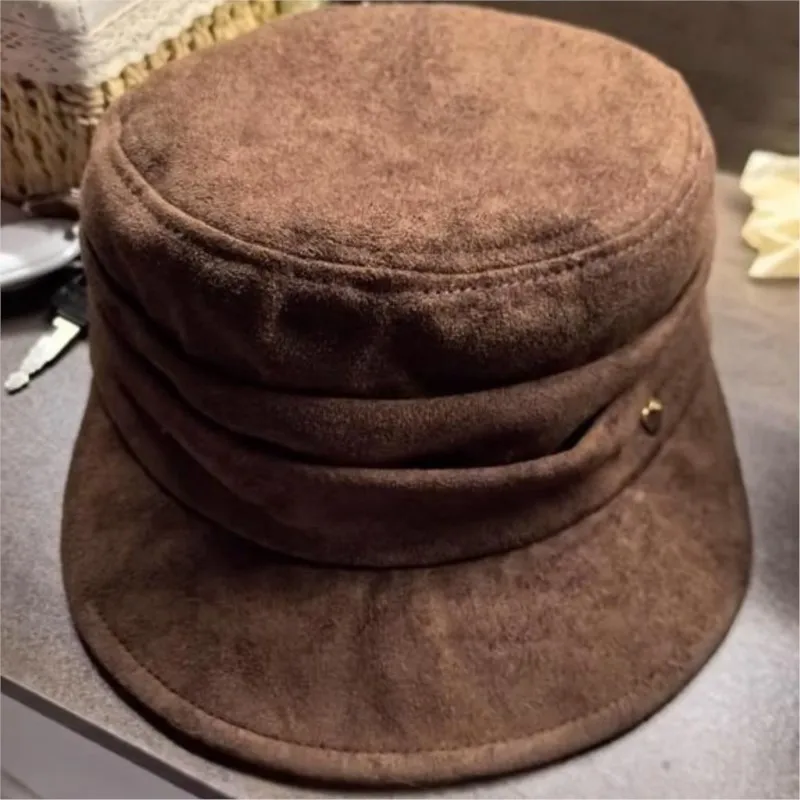 A new style of casual newsboy cap with leather pleated flat top fashionable and versatile