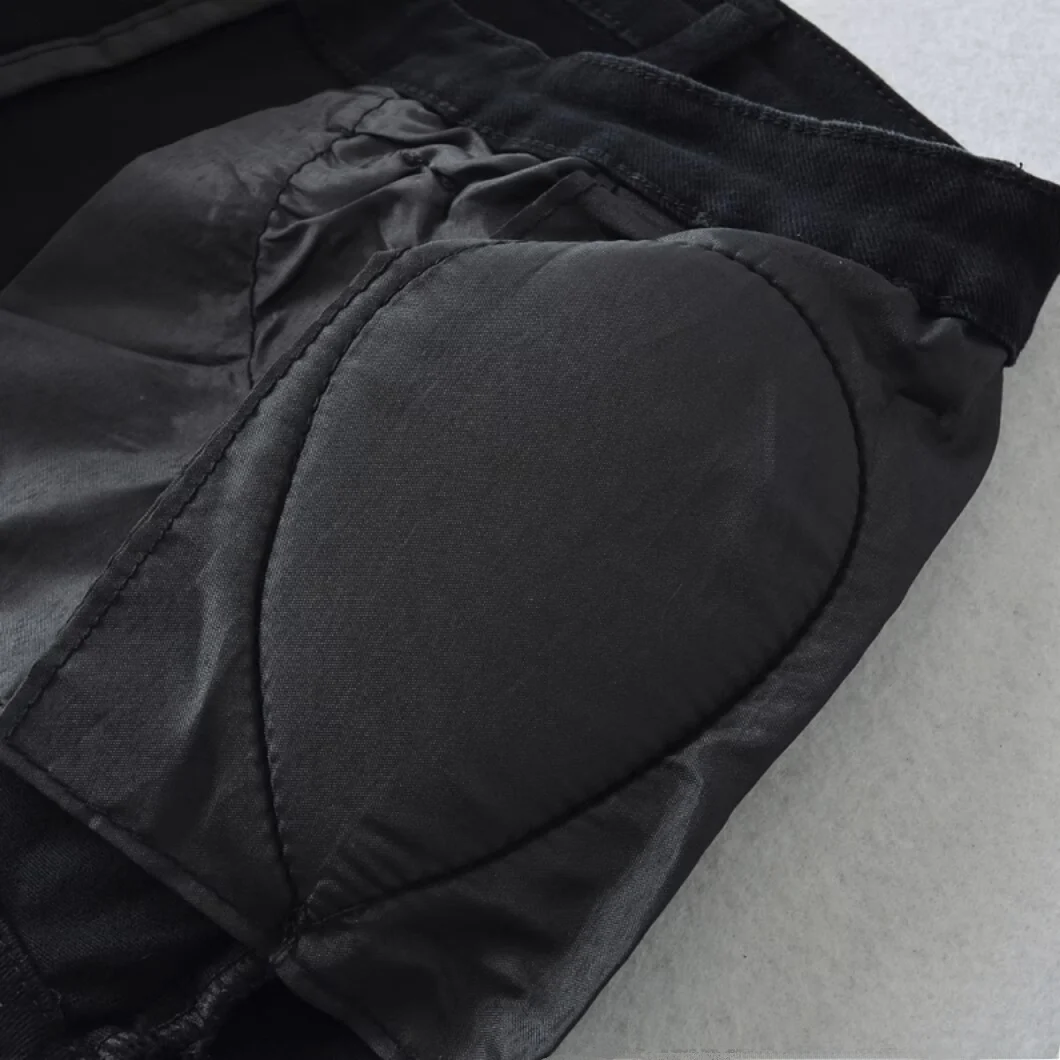 شورت جينز نسائي صيفي ضيق مع وسادات لتعزيز المؤخرة وخصر مطاطي على الطراز الكوري بلون أبيض