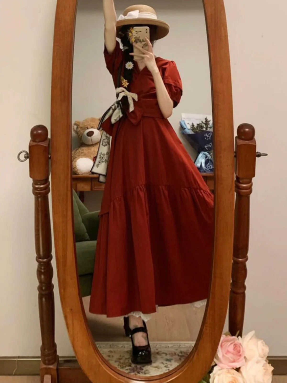 

Элегантный красный комплект из двух предметов с рукавами-фонариками: модный летний наряд премиум-класса, удобная хлопковая блузка с V-образным вырезом и юбка миди.