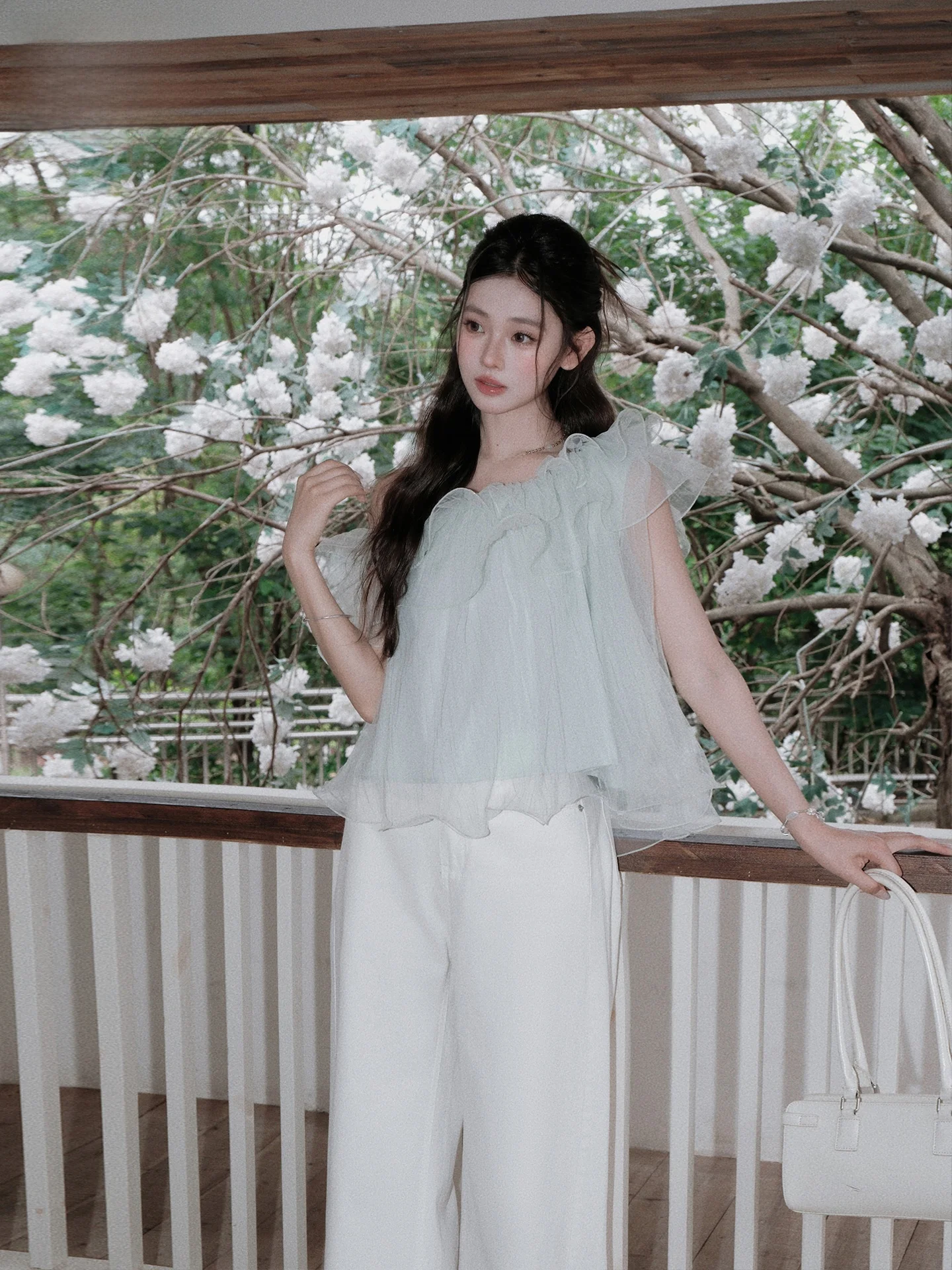 

Sweet Style Wood Grain Chiffon Shirt Women's Summer New Fashion High-End Sensation Oblique Collar Shoulder Exposure Top