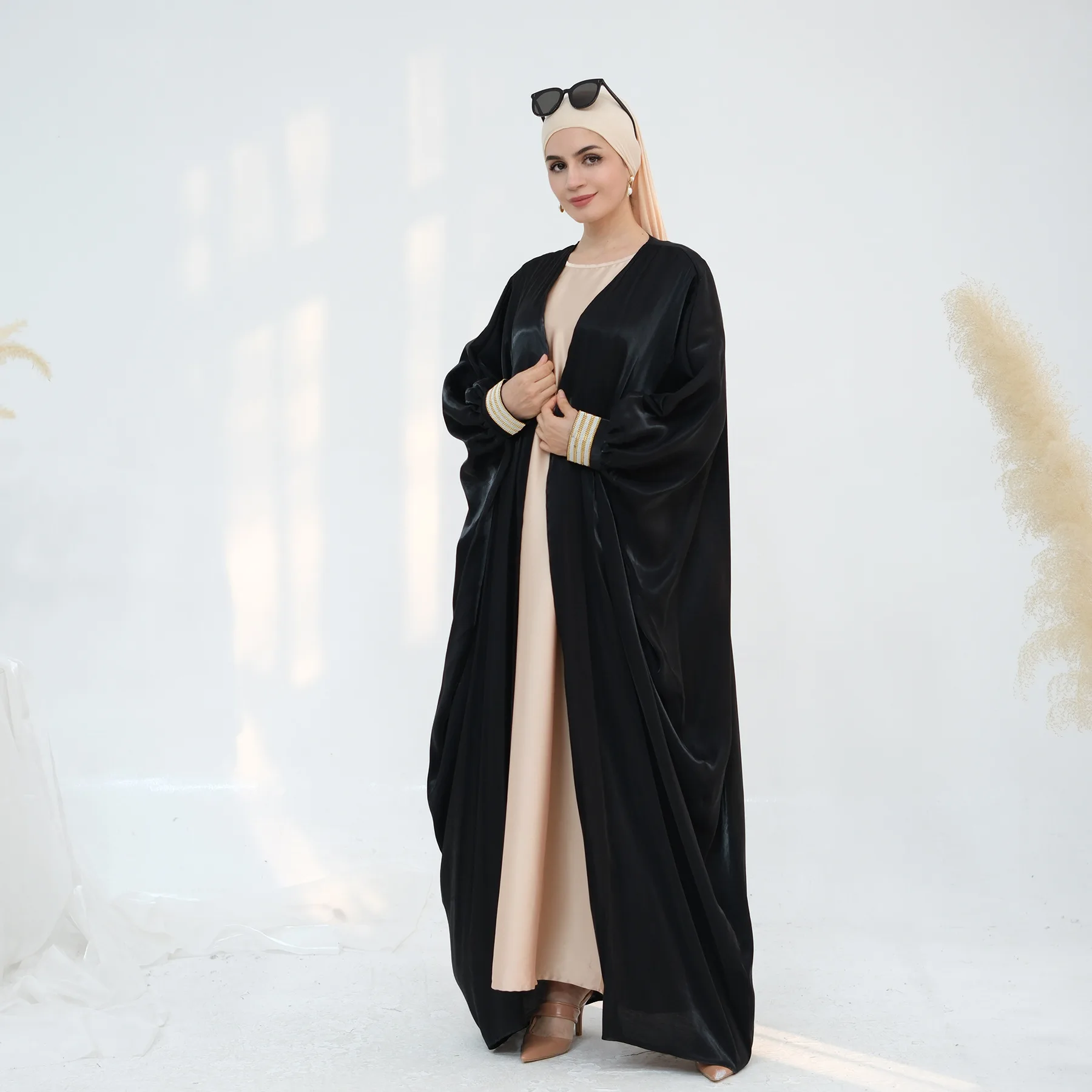 Mode Muslimische Frauen Shiny Kimono Strickjacke Dubai Öffnen Abaya Türkei Kaftan Eid Ramadan Kebaya Kaftan Marocain Femme Kleid Jalabiya