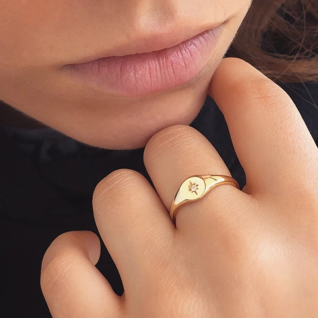 Delicate fashion gold ring design