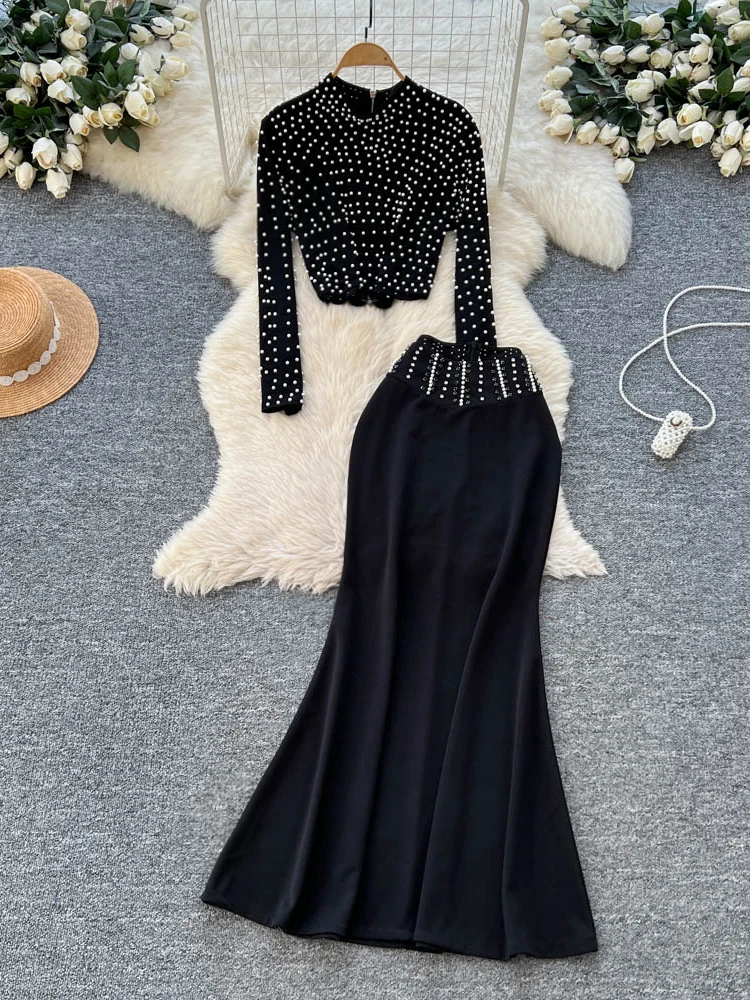 Conjunto E de Cseta de Manga Longa e Saia de Cintura Alta Moda Fena Top Slim Fit com Detalhes em Diamante e Sai...