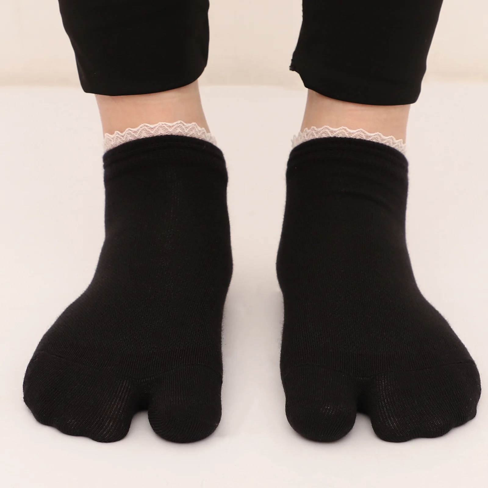 

2Pairs Short Socks for Girls Two-Toe Cotton Lace Trim Casual Breathable Stretchy Wear-Resistant Stylish Toe Socks