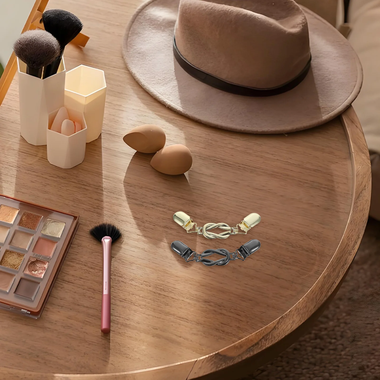 

2Pcs Retro Cardigan Clips Vintage Sweater Shawl Pins Metal Elegant Collar Fasteners Women Fashion Accessory Clothes Decorations