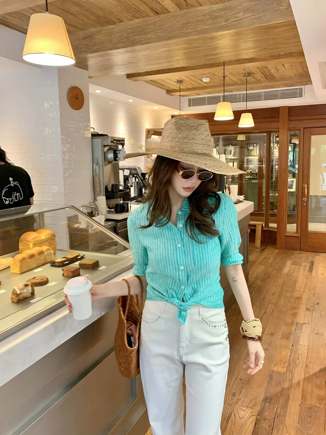 

Женская летняя укороченная рубашка Dragon Joy Freshening Commute Multi-Use в льняную полоску J411 с отворотами на рукавах и классическим кроем