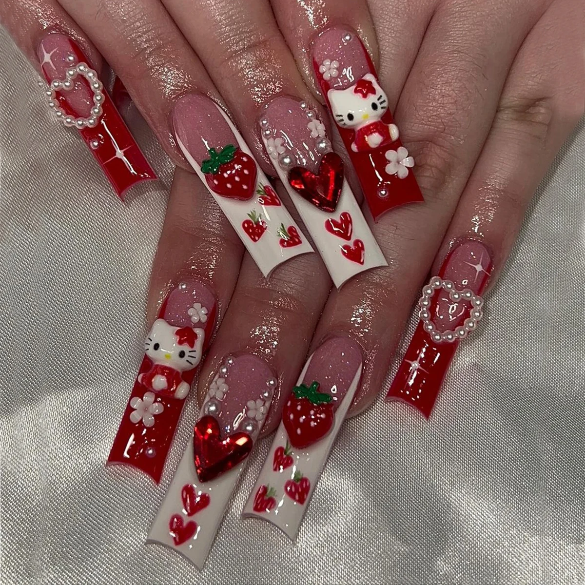 

24 шт. длинных наклеек для ногтей в форме гробика, красный французский стиль, милые 3D-стразы Sanrio Hello Kitty в виде розовых и белых сердечек, накладные ногти, подходящие для повседневного использования и вечеринок (в комплекте: одна полоска клея-желе,