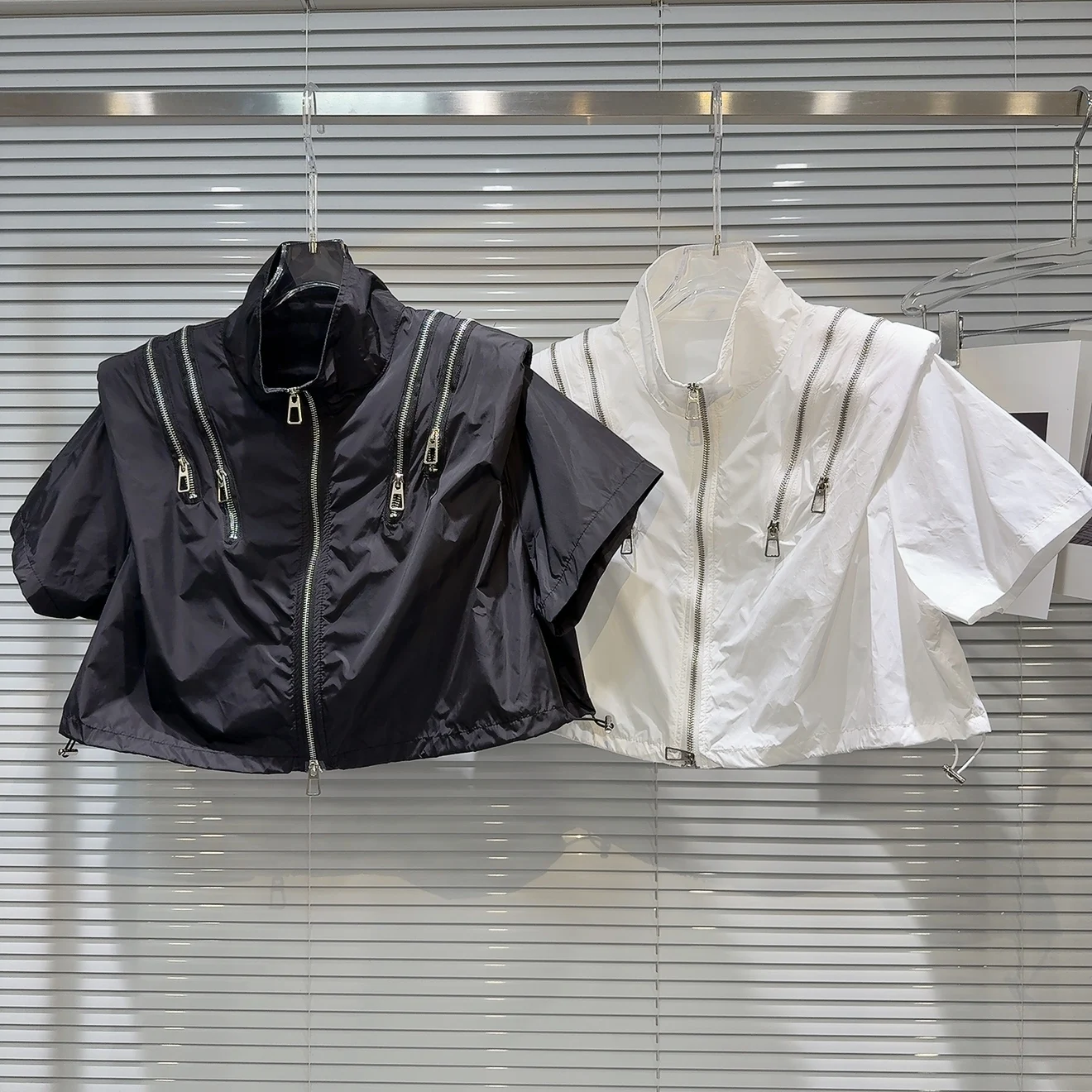 

Absgd 2025 Summer New Fashion Top Metal Zipper Shoulder Design Sun Protection Short Sleeve Short Coat Women