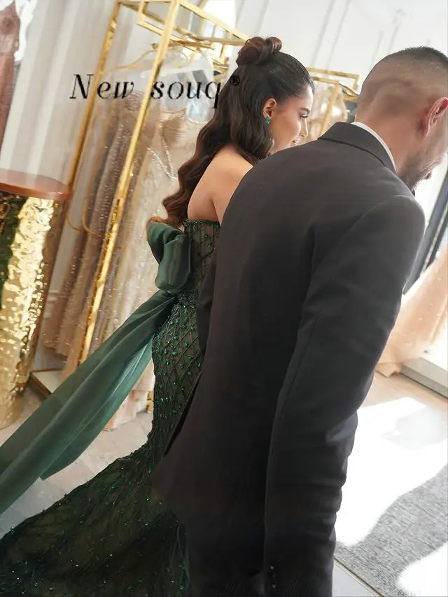 مثير الأخضر الرسن الرقبة فساتين لحضور الحفلات الموسيقية مع الشريط الذيل بلورات الترتر رداء حفلات ليلة طويلة Vestidos De Soiree مخصصة