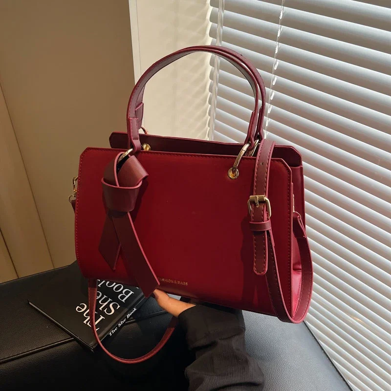 

2025 Hot Selling Western Style Sewing Thread Designer Small Square Bag PU Simple Zipper Solid Color Trendy Crossbody Bag Handbag