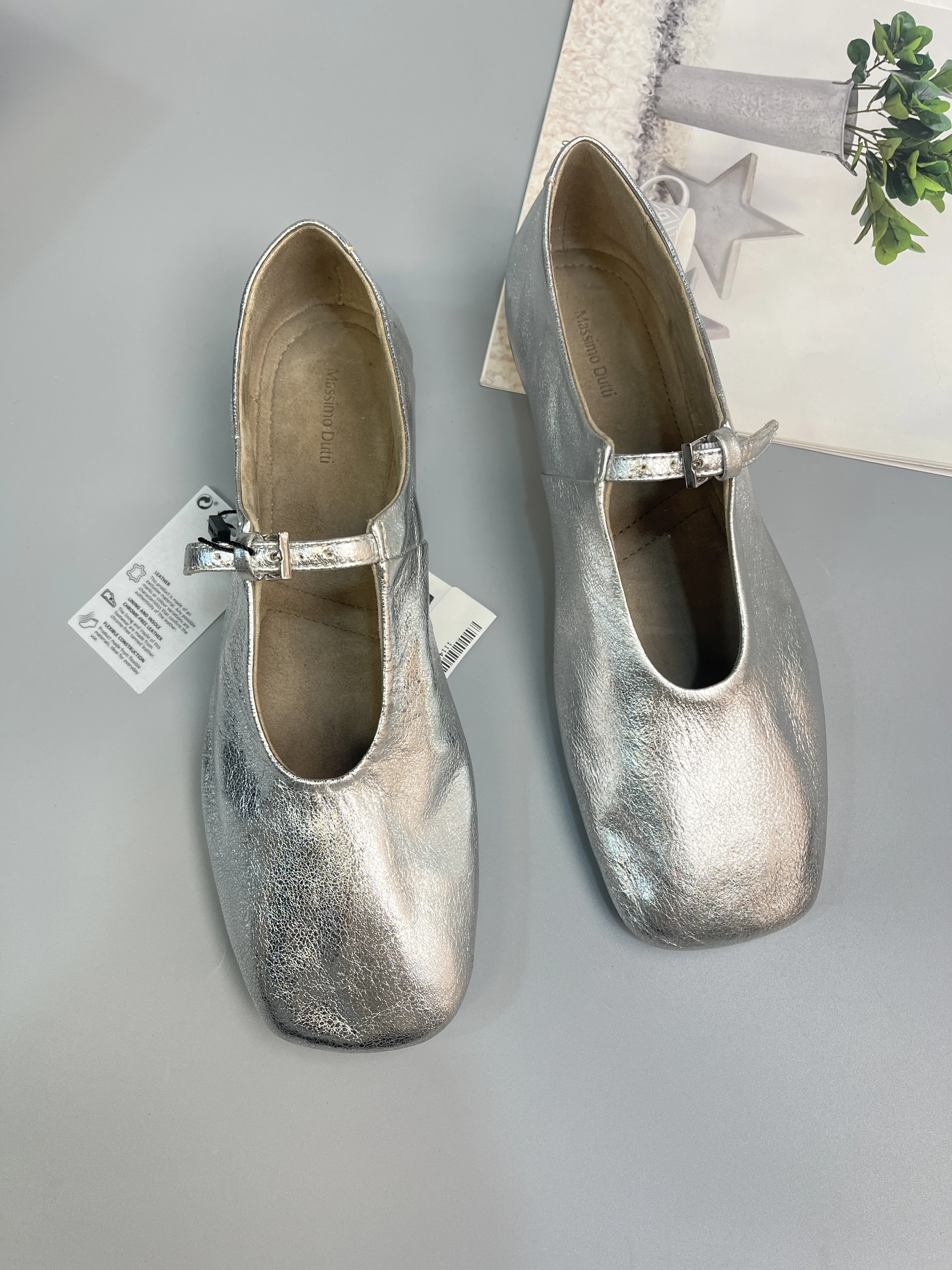 

Женские балетки на плоской подошве, мягкие кожаные туфли из натуральной кожи с серебряным ремешком и пряжкой, повседневные свадебные модельные туфли на низком каблуке на весну и осень