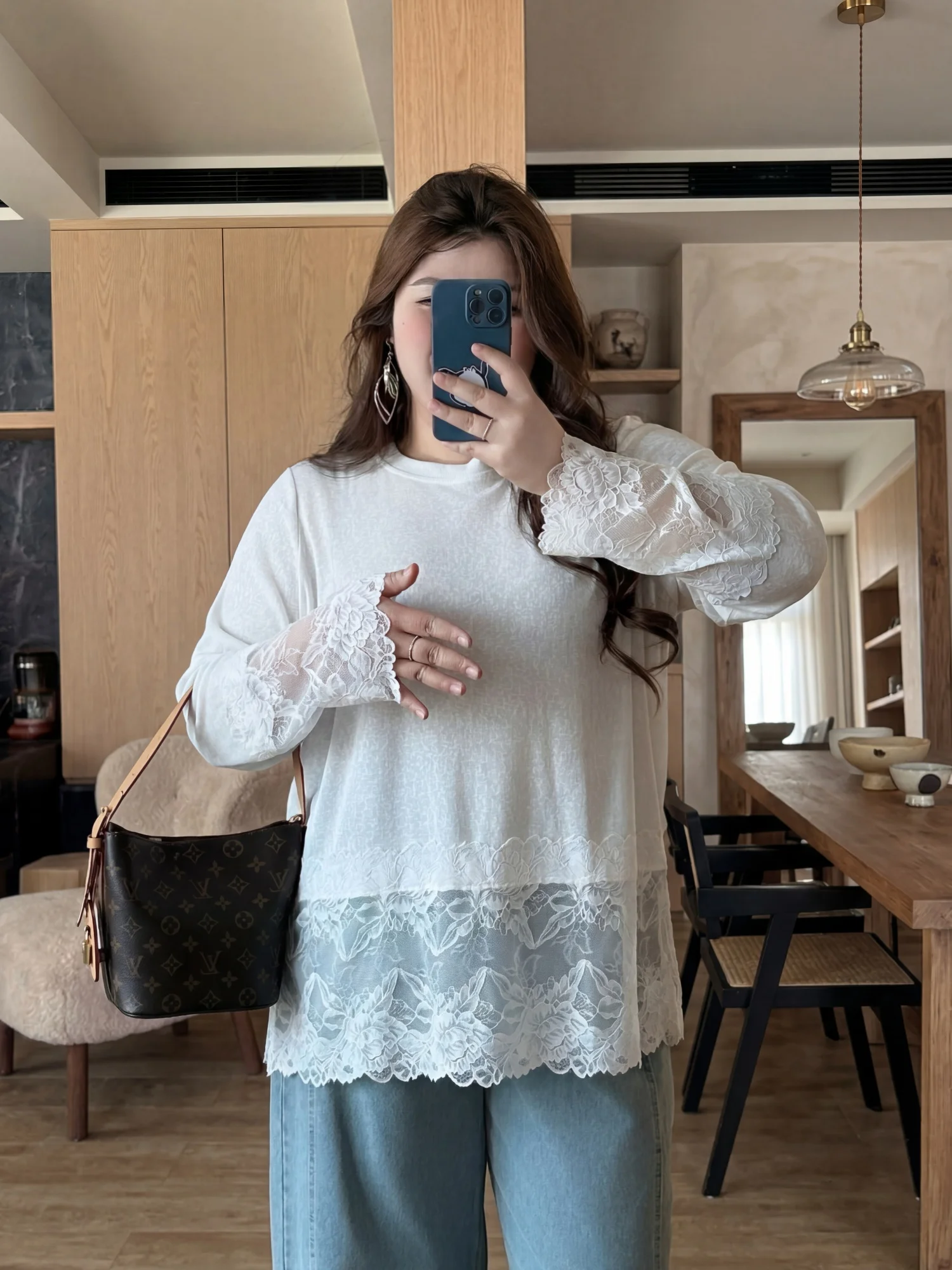 

Spring Large Size Women's round Neck Lace Splice Long Sleeve T-shirt Casual Style Bottoming Top Polyester Viscose Blend