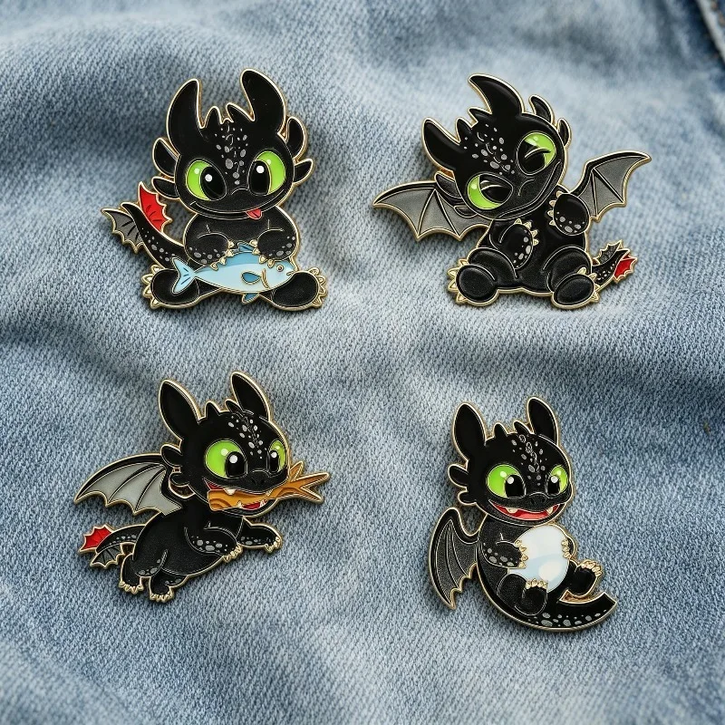 4-teiliges Set mit niedlichen schwarzen Drachen-Emaille-Pins, Cartoon-Fantasy-Kreaturen-Anstecknadeln, vergoldeten Abzeichen für Rucksäcke, dekorative Pins – Detail 2