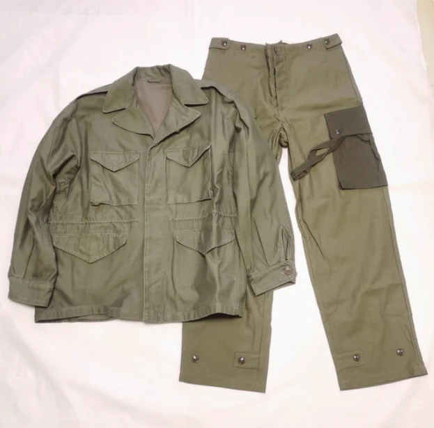 Set aus M43 Trenchcoat und Hose aus den Vereinigten Staaten während des Zweiten Weltkriegs