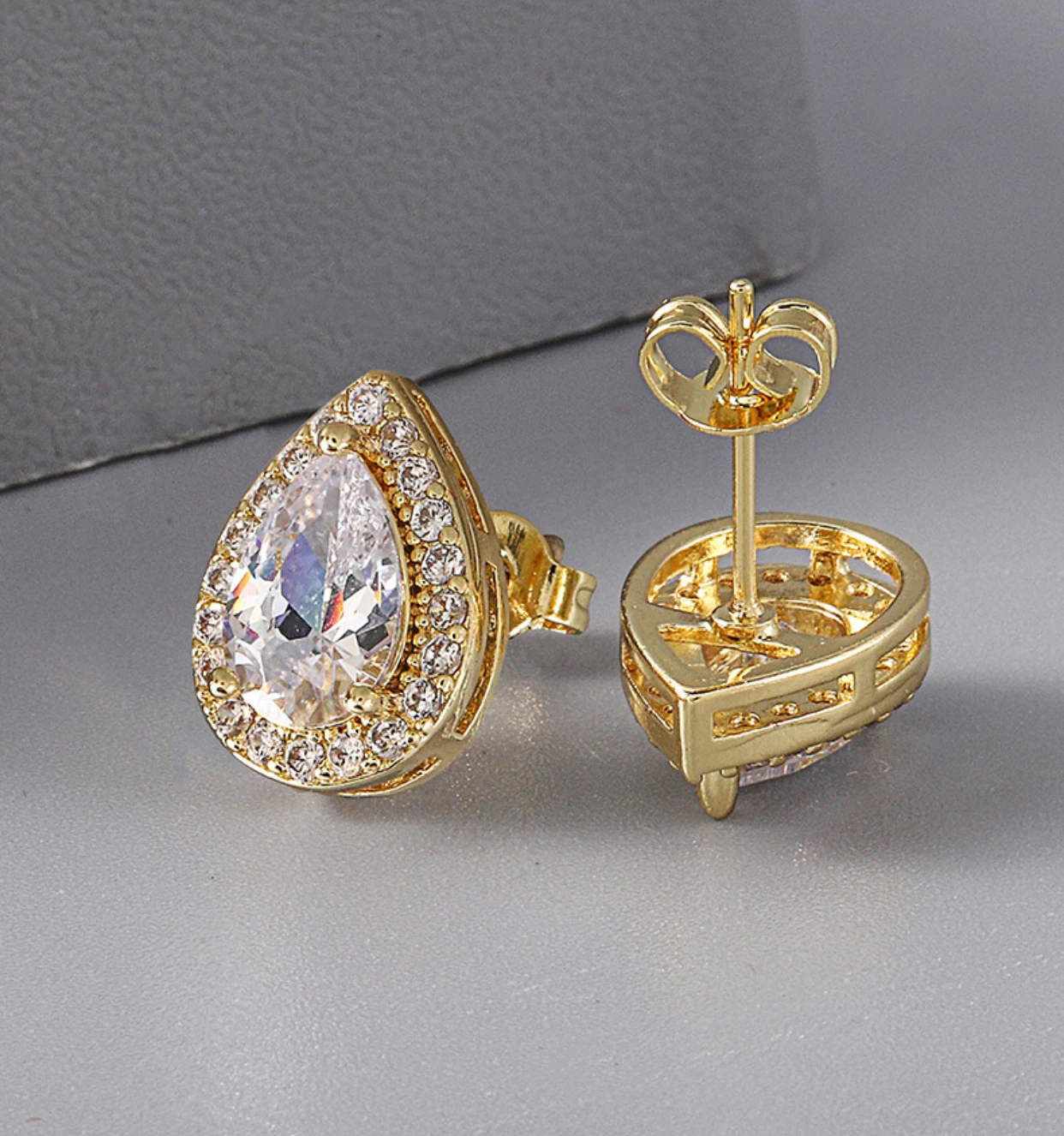 

1.4 * 1 cm European and American luxury all zircon earrings for men and women, hip-hop high-end fashion hip-hop couple earrings