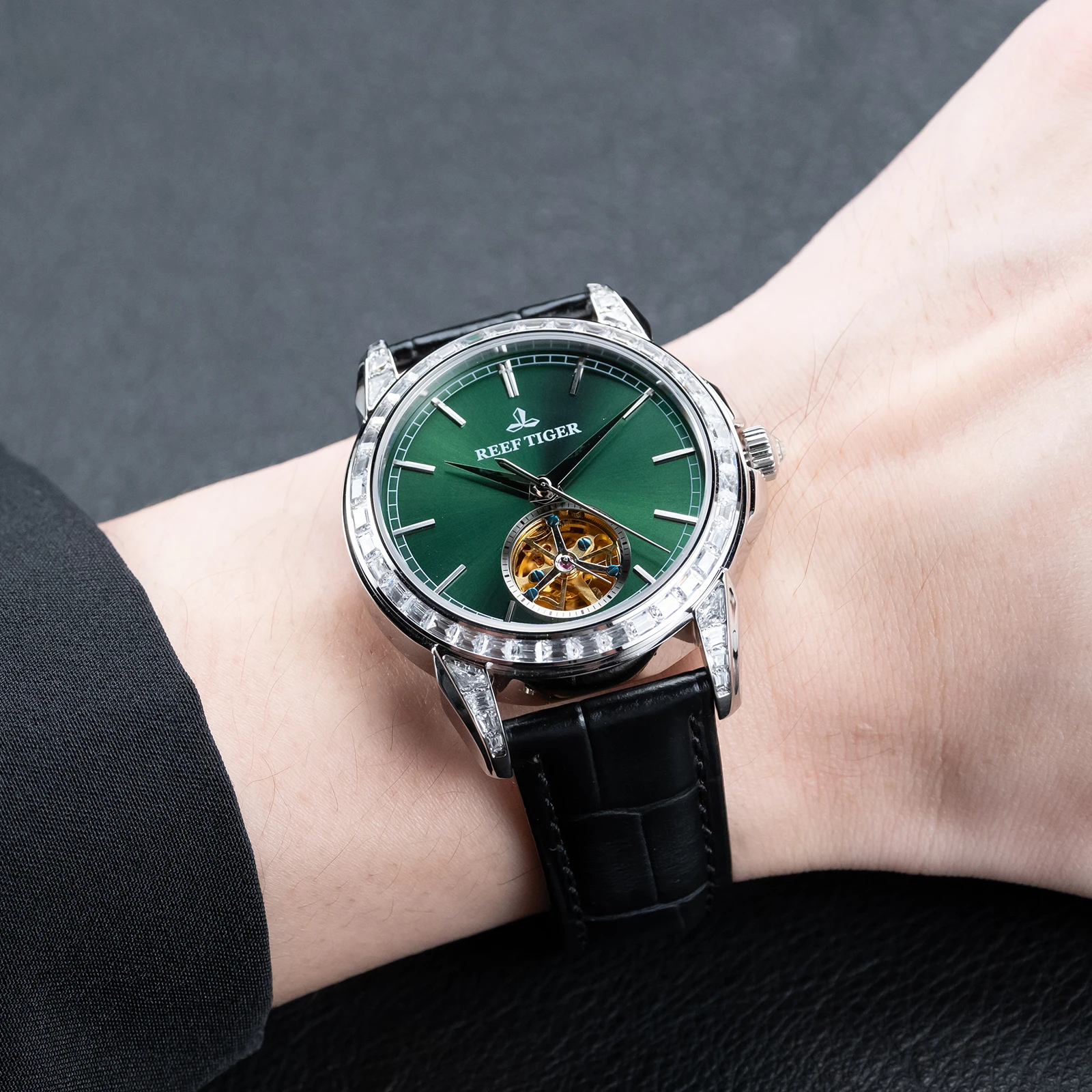 ريف تايجر للرجال 316L الفولاذ المقاوم للصدأ الزركون الحافة توربيون ساعة أوتوماتيكية فريدة من نوعها الأخضر الهاتفي الجلود ساعة ميكانيكية RGA1904