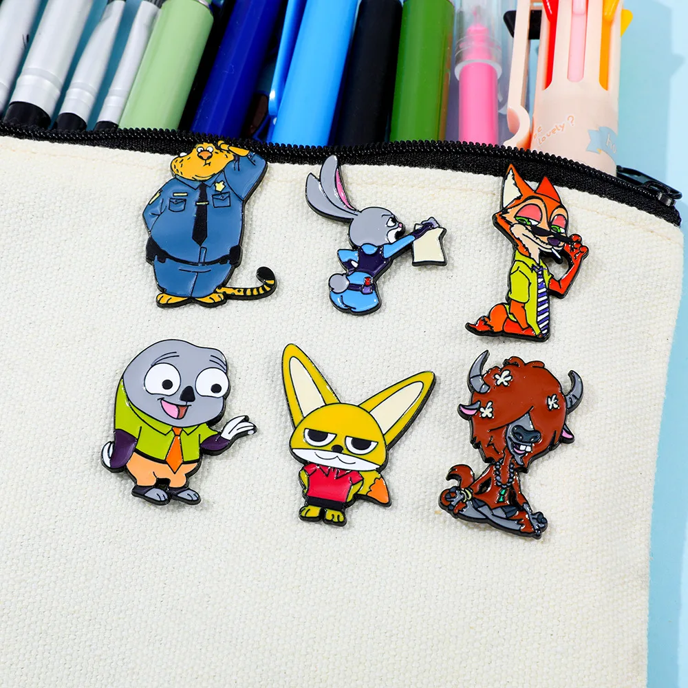 ديزني الكرتون فيلم Zootopia المينا دبابيس لحقيبة الظهر قبعة الملابس جودي نيك بروش شارات التلبيب المعدنية هدايا لمحبي #1