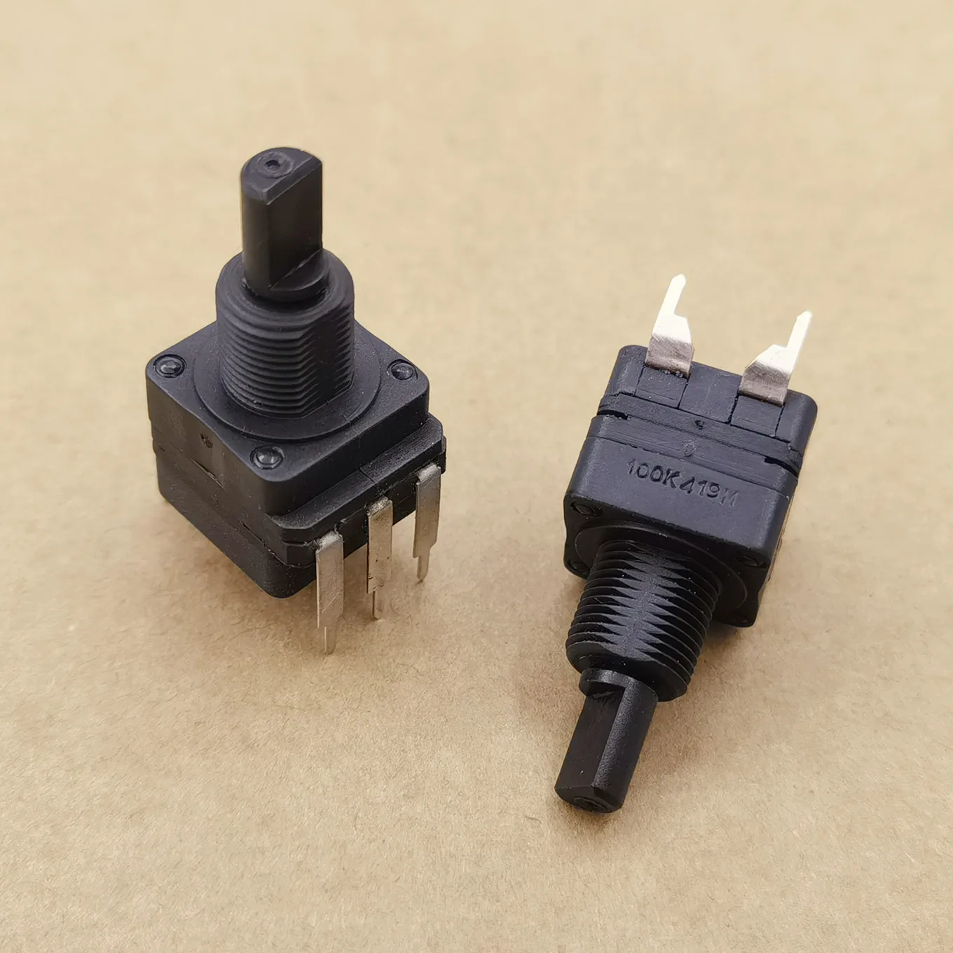 

Original new 100% PC16SV-101 P18-104A2020 plastic sealed high-precision potentiometer A100K (SWITCH)