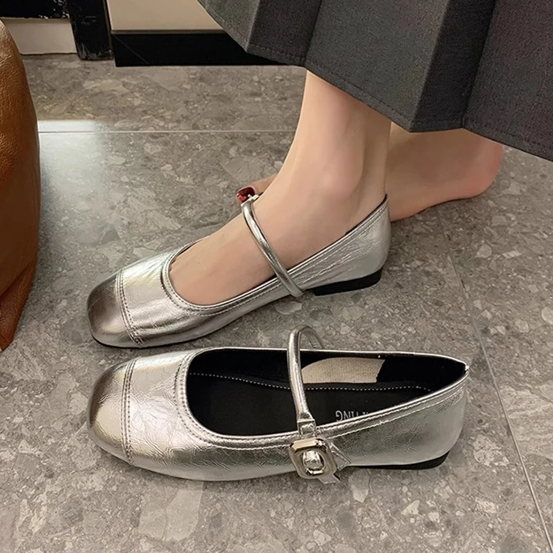 Sweet round Toe Flat Bottom Single Shoes Women's Soft Bottom Slip-On Bean Bean Shoes Spring New Style Flat Heel Buckle Design