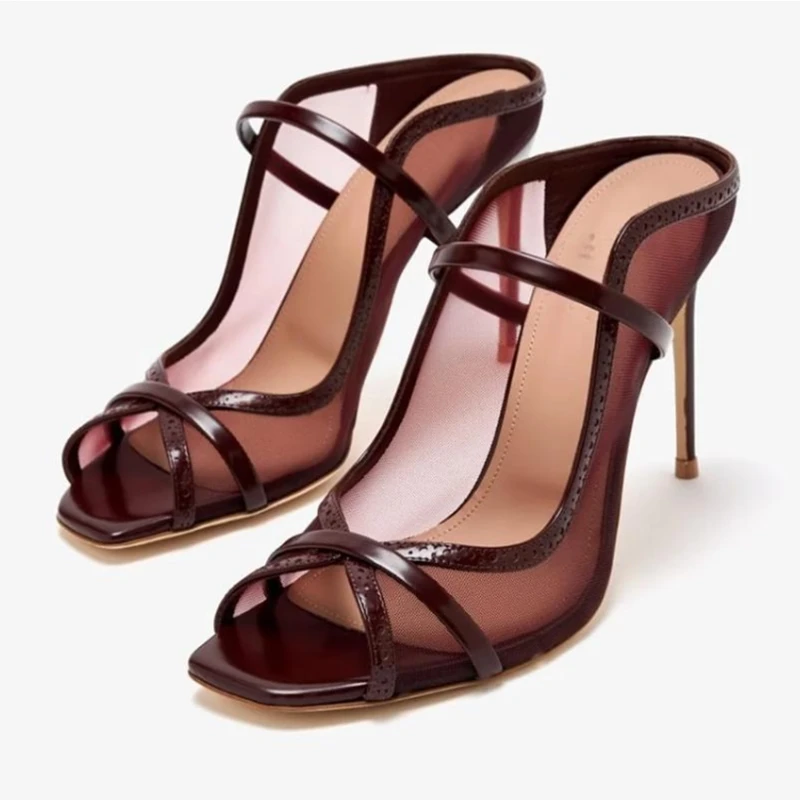 

Бордовые сетчатые сабо на высоком каблуке с квадратным носком и открытым носком, с прозрачным ремешком, современные тапочки в стиле пэчворк, элегантные модельные сандалии без шнуровки
