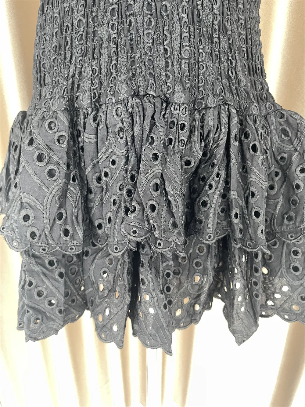 Alta calidad mujeres Sexy recortado sin tirantes vacaciones de verano Mini Vestido de pastel en capas de lujo elástico fiesta vestidos de cumpleaños Vestido