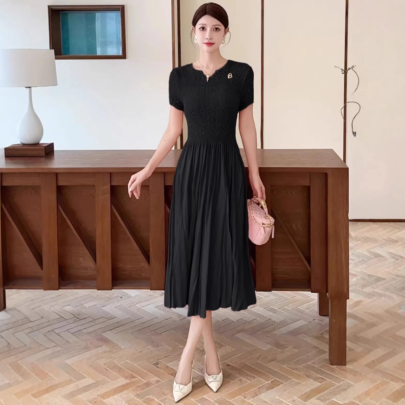 

Miyake Pleated Spring New Pleated Dress Women Handmade Pleated Elegant Round Neck Pullover Peplum Waist Mid-length Skirt Pleat
